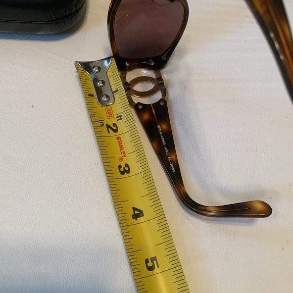 Chanel sunglasses with CC logo - Picture 9 of 9